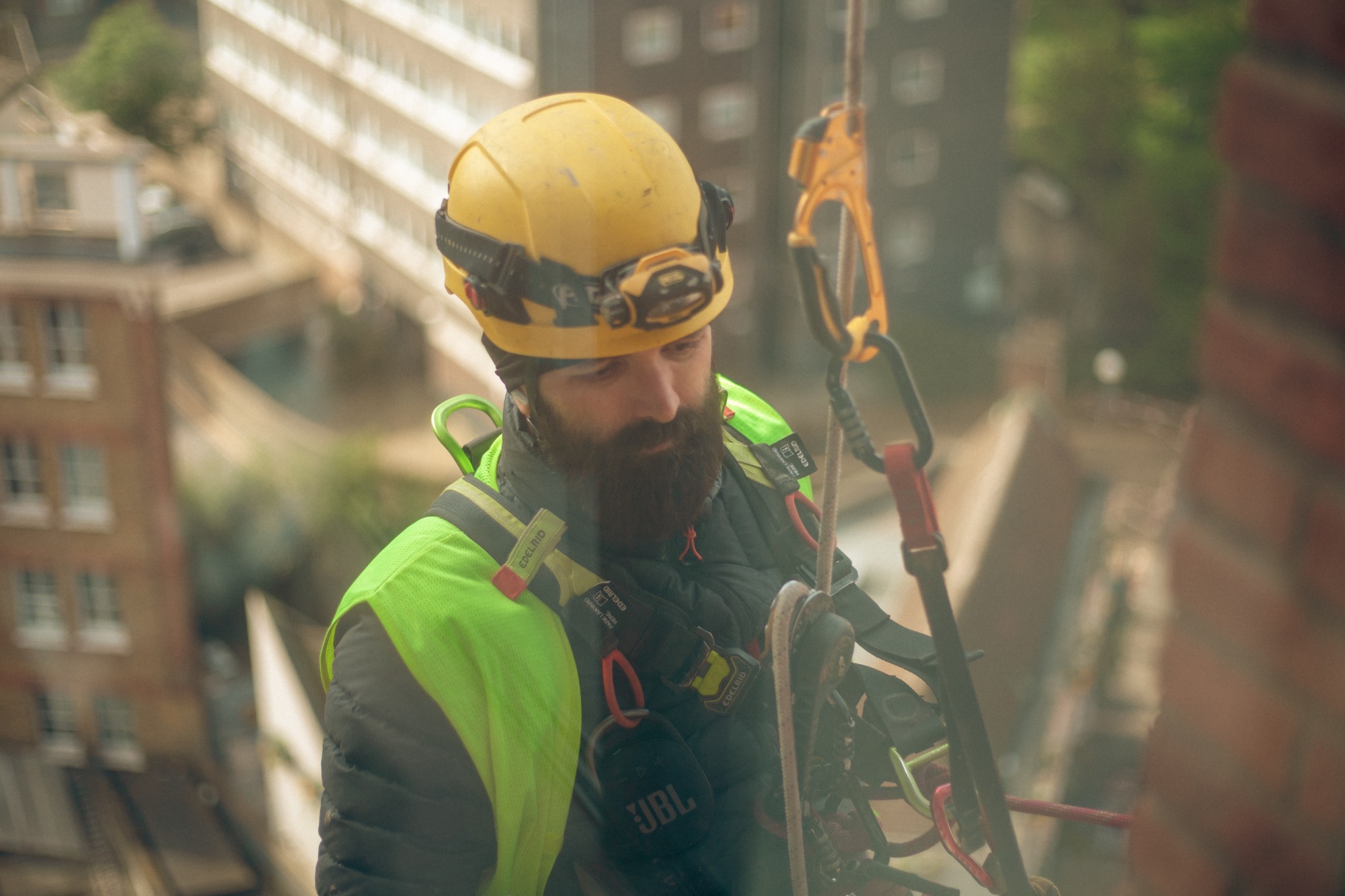 Abseiler focused
